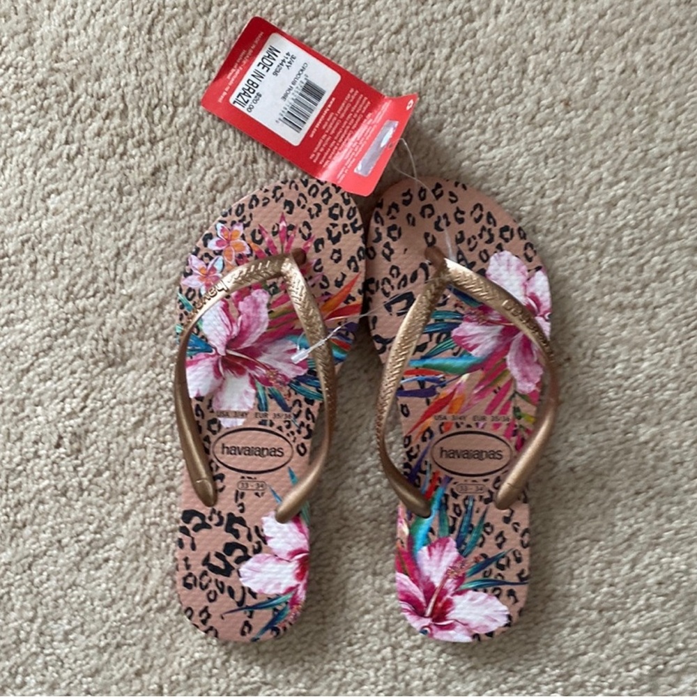 BNWT Girls Havinanas leopard & floral.